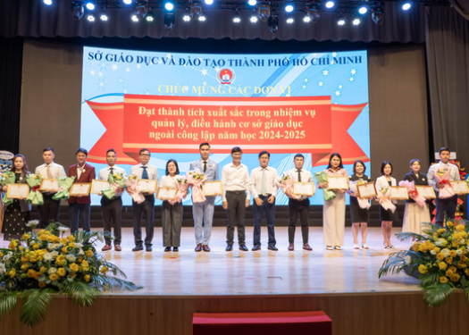 Phuong Nam Education vinh dự được Sở GD&ĐT TPHCM trao tặng Giấy khen “Hoàn thành xuất sắc nhiệm vụ quản lý, điều hành cơ sở giáo dục ngoài công lập”